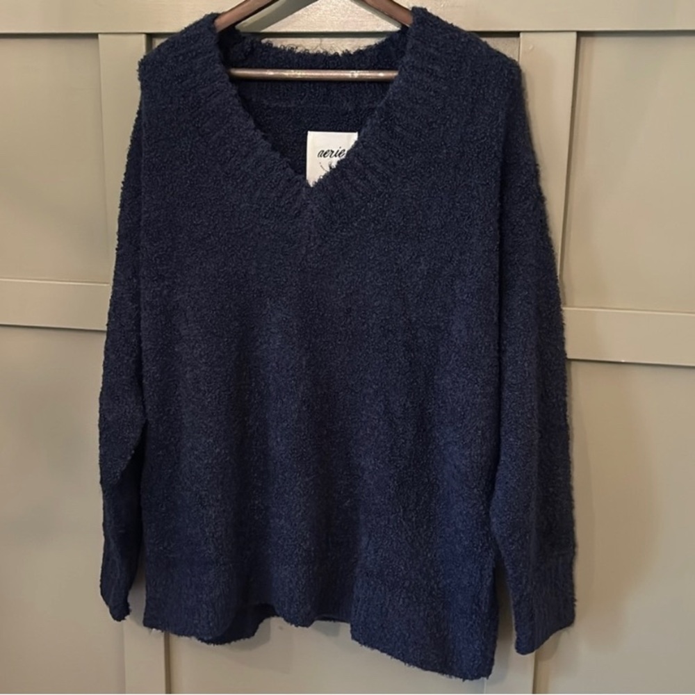 Cozy V‑Neck Navy Bouclé Sweater XLARGE - Picture 6 of 11